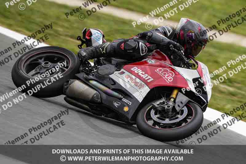 cadwell no limits trackday;cadwell park;cadwell park photographs;cadwell trackday photographs;enduro digital images;event digital images;eventdigitalimages;navarra;no limits trackdays;peter wileman photography;racing digital images;trackday digital images;trackday photos